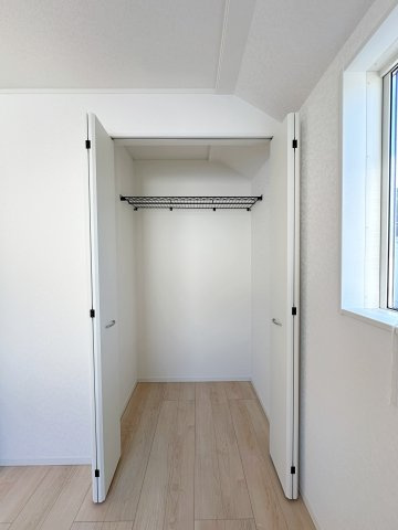 ●安佐北区落合南3丁目No.1の収納|2階5.25帖洋室のクローゼット☆