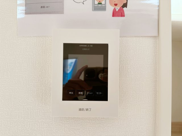 ●安佐北区落合南3丁目No.1の防犯設備|ドアホン☆
来客があったとき、室内からカメラやマイクを使って相手や用件を確認できます。相手を事前に確認することができ、訪問販売対策や防犯面でも役に立つアイテムです♪