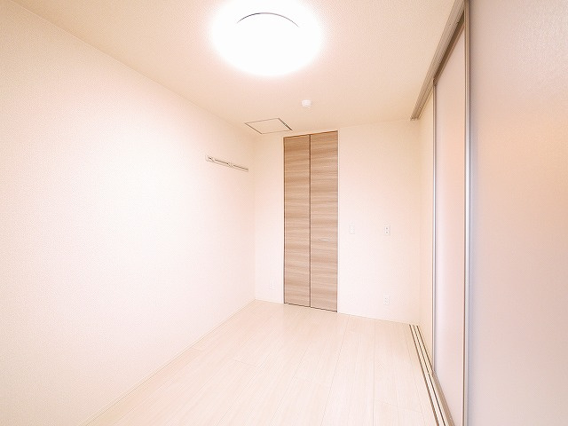 シャン　ドゥ　フルールの洋室|使い勝手のいい洋室です