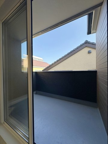 西区古江西町のバルコニー|6帖洋室から出入り可能な広々としたバルコニー☆