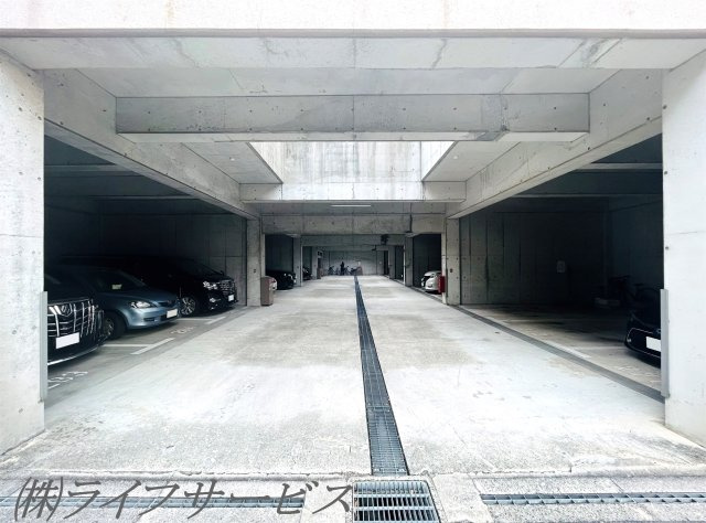 【駐車場】 | ソシエ北大阪 | 駐車場