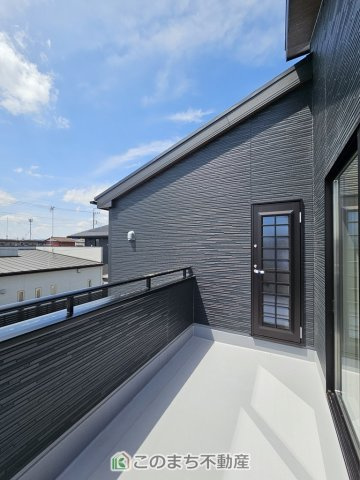 LiveleGarden.S栃木都賀町平川第3のバルコニー|南向きの大型バルコニーは陽当り良好で、たっぷりのお洗濯物もよく乾きます！
