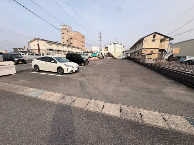 Surplus　One　錦の駐車場