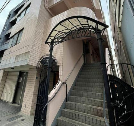 プロスペリタ池袋のエントランス