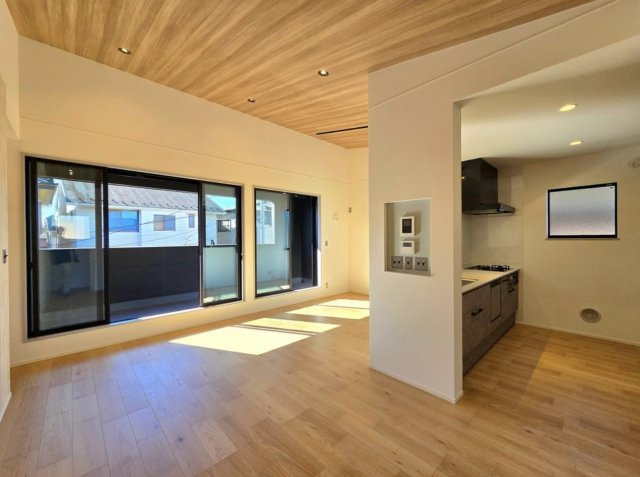 茅ヶ崎市小和田1丁目　新築戸建の居間・リビング