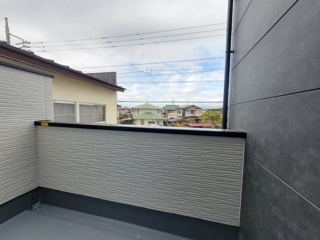 【LIGARE】さくら市氏家 11期のバルコニー|〇1号棟バルコニー〇
4.5帖居室に繋がるバルコニーです。こちらは二面バルコニーをご用意♪それぞれのお部屋からプライベート空間に繋がります。
※2026年3月撮影