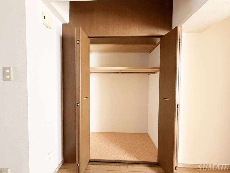 前田マンションの収納|リビングのクローゼットです☆