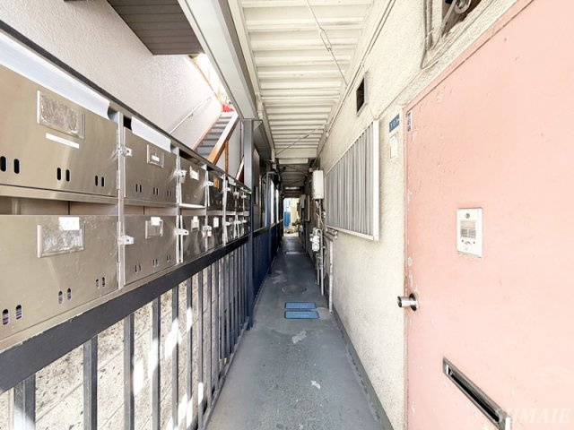 前田マンションのエントランス|まっすぐ突っ切ります☆