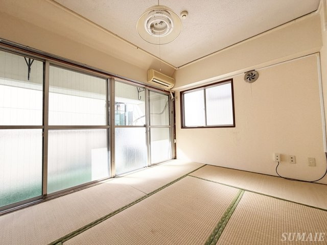 前田マンションの和室|6帖の和室です☆