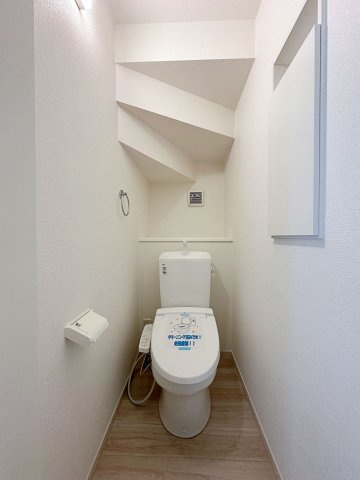 ●佐伯区美の里1丁目のトイレ|1階ウォシュレットトイレ☆
各階にウォシュレットトイレがついています♪