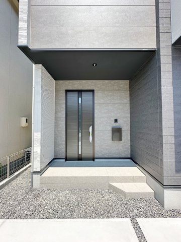 ●佐伯区美の里1丁目の玄関|玄関ポーチ☆
屋根も付いており、雨が降っても濡れる心配はありません♪