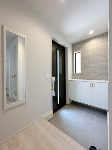 ●佐伯区美の里1丁目の収納|シューズボックス☆
ロータイプのシューズボックスはウェルカムカウンターとしても使いやすいです♪