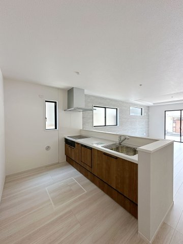 ●佐伯区美の里1丁目のキッチン|人造大理石天板使用のシステムキッチン☆
人造大理石天板は水垢が付きにくく汚れが落ちやすいのでお手入れも楽ちんです♪