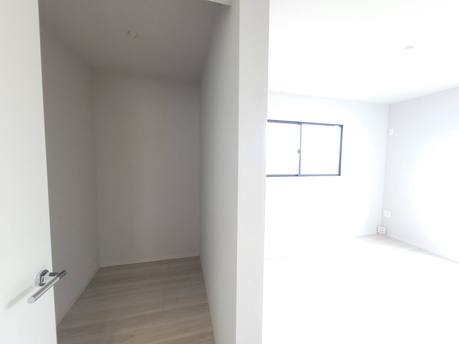 【LIGARE】さくら市氏家 11期の収納|〇2号棟2Fウォークインクローゼット〇
2部屋にウォークインクローゼットを設けました。居室をスッキリとお使いいただけます。