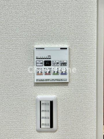 江戸川区江戸川5丁目新築分譲住宅の冷暖房・空調設備|【浴室乾燥機】暖房・冷風・換気・乾燥が可能です。毎日を快適に過ごせるうれしい機能が揃っています。雨の日の洗濯物も安心です。