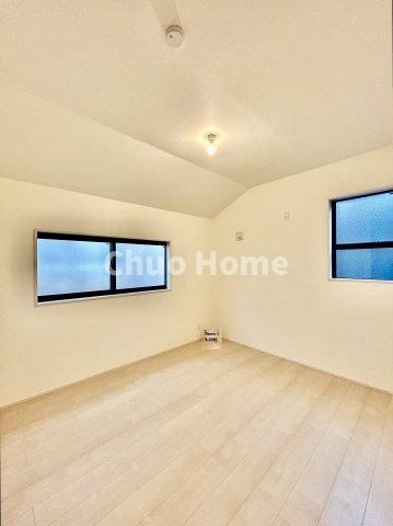 江戸川区江戸川5丁目新築分譲住宅の子供部屋|【子供部屋】お子様を持つ家庭の約6割が「家族や子どものため」に購入を希望。入学後の転校を避け、広い空間でのびのび育てたいなどの親心が、家探しのきっかけになっているようです。