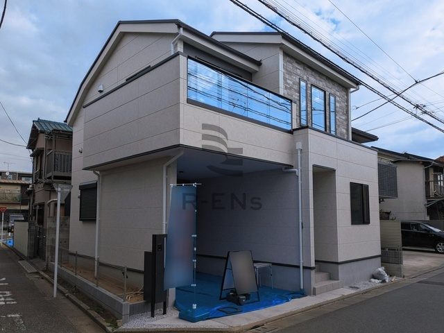 【外観】 | 練馬区富士見台２丁目　新築戸建て | 気品と格調を演出する外観、街並みに溶け込む洗練された佇まい
