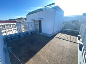 クローバー花畑ガーデンのバルコニー|バルコニーからの眺めを楽しみながら食事をしませんか