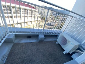 クローバー花畑ガーデンのバルコニー|お洗濯にも便利なバルコニー付き