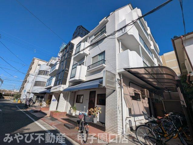 エトワール甲子園の外観