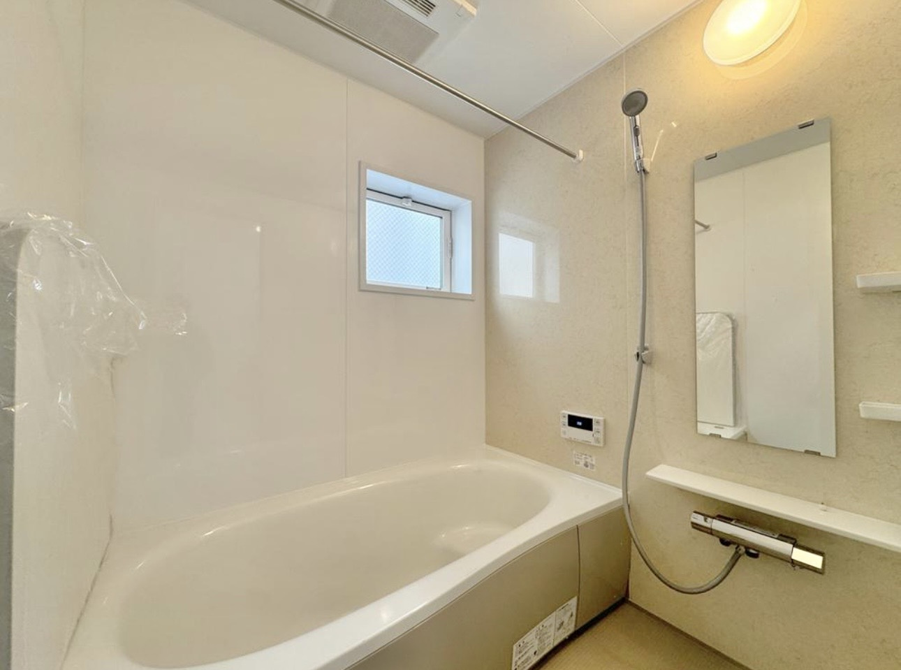 茅ヶ崎市浜須賀　海近くの角地新築戸建ての浴室