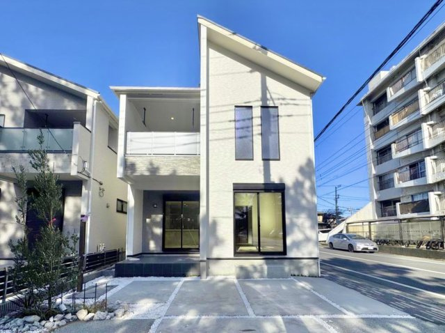 【成約】茅ヶ崎市浜須賀　海近くの角地新築戸建ての前面道路含む現地写真
