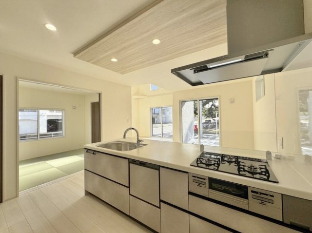 茅ヶ崎市浜須賀　海近くの角地新築戸建てのキッチン