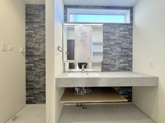 茅ヶ崎市浜須賀　海近くの角地新築戸建ての独立洗面台