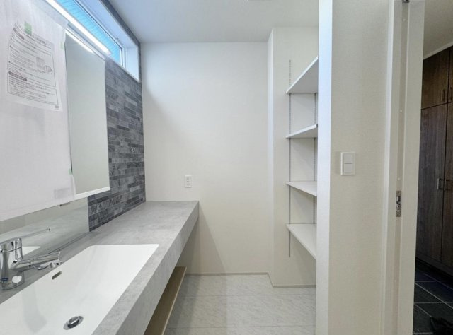 茅ヶ崎市浜須賀　海近くの角地新築戸建ての独立洗面台