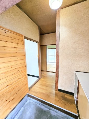 天領町M貸家の玄関