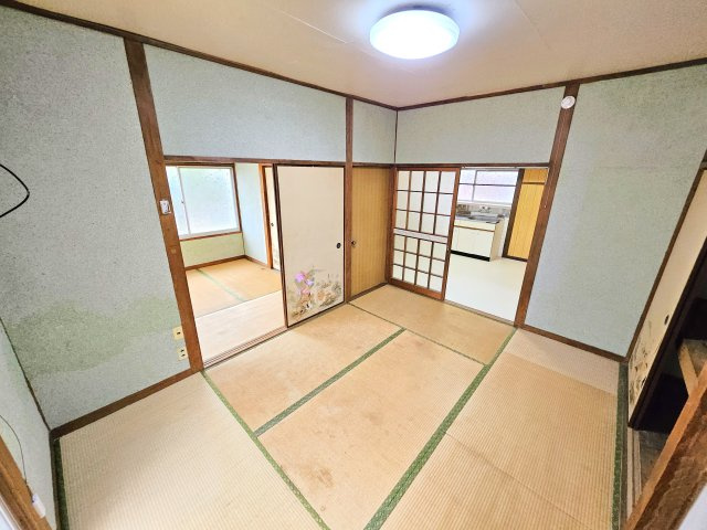 天領町M貸家の和室|※入居時に畳は表替え致します
