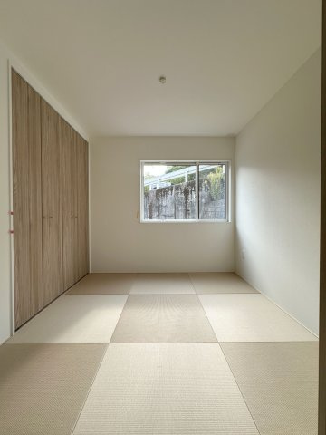 安佐南区高取南1丁目No.3の和室|リビングに併設された4.5帖の和室☆
