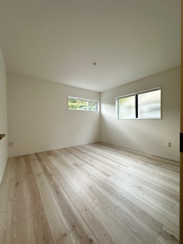 安佐南区高取南1丁目No.3の寝室|広々とした9帖の主寝室☆