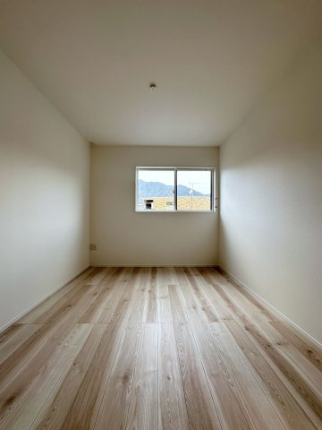 安佐南区高取南1丁目No.3の洋室|6.4帖の洋室☆