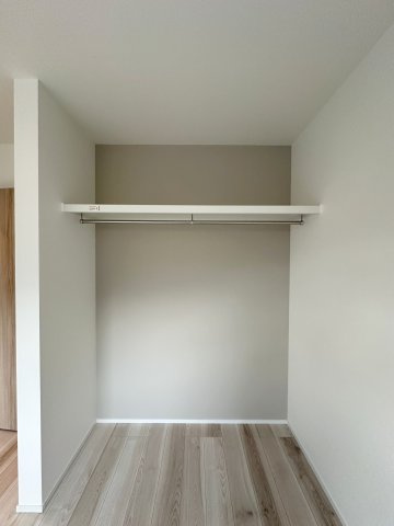 安佐南区高取南1丁目No.3の収納|全居室収納☆
6.4帖洋室のクローゼットです♪