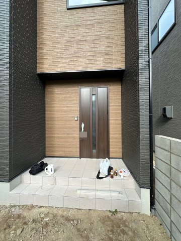 安佐南区高取南1丁目No.3の玄関|玄関ポーチ☆
屋根も付いており、雨が降っても濡れる心配はありません♪