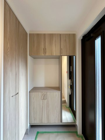 安佐南区高取南1丁目No.3の収納|姿見付きシューズボックス☆
大容量のシューズボックスの為、靴もたくさん収納が可能です♪