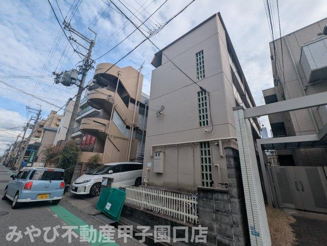 青葉ハイツの外観