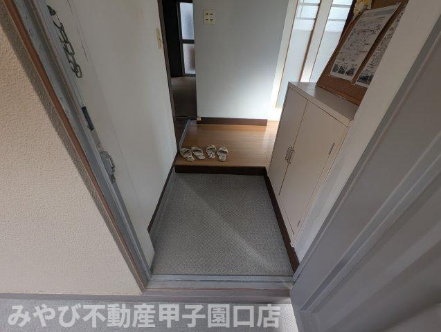 青葉ハイツの玄関