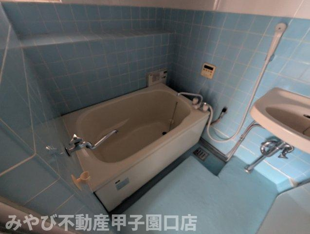 青葉ハイツの浴室
