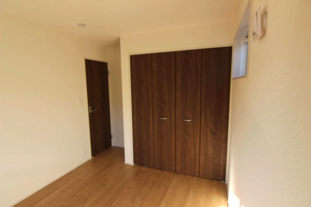 練馬区西大泉4丁目　南西角地　太陽光発電システム搭載のZEH水準住宅の洋室|2階 5.25帖