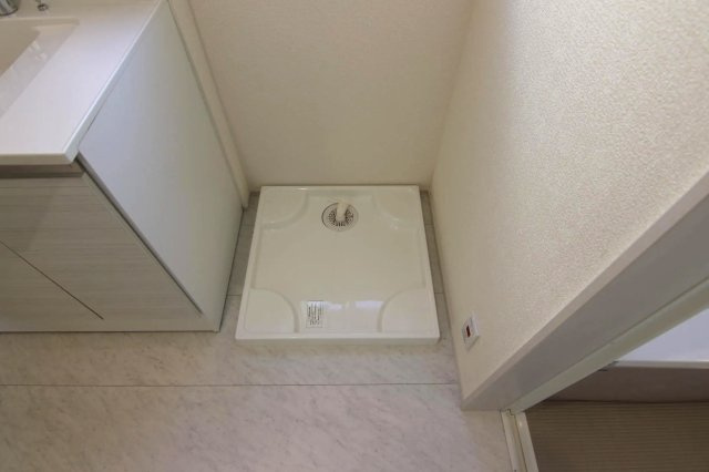 練馬区西大泉4丁目　南西角地　太陽光発電システム搭載のZEH水準住宅のランドリースペース