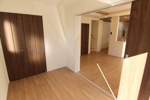 練馬区西大泉4丁目　南西角地　太陽光発電システム搭載のZEH水準住宅の洋室|1階4.6帖