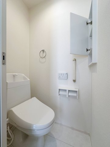 ●安佐南区川内4丁目のトイレ|1階ウォシュレットトイレ☆
1階、2階にウォシュレットトイレがついています♪