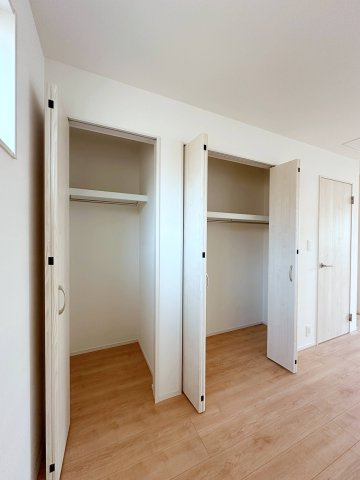 ●安佐南区川内4丁目の収納|全居室収納☆
6帖洋室側のクローゼットです♪