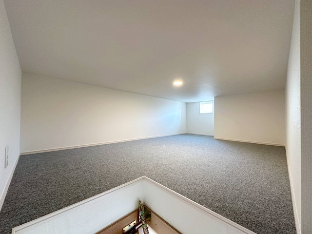 ●安佐南区川内4丁目の収納|5.6帖洋室側のロフト収納☆