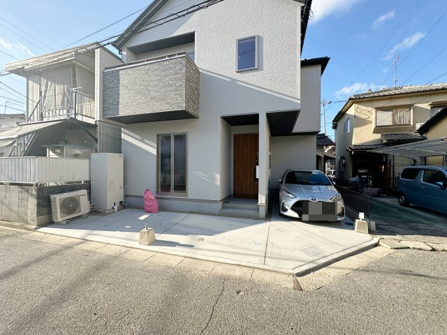 ●安佐南区川内4丁目の駐車場|車は車種により2台駐車可能☆
広々とした駐車スペースは来客時なども安心なので気軽に家族や友人を招くことができます♪