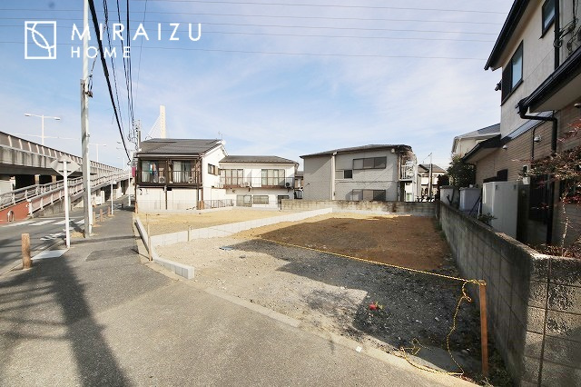 【外観】 | 運転が不安な方も安心な前面道路、きちんと幅員のある道路は女性にも安心です。整備されている道路は気持ちも良いですね♪
