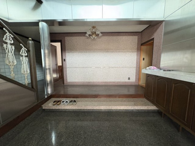 【玄関】 | 青梅市長淵　中古住宅