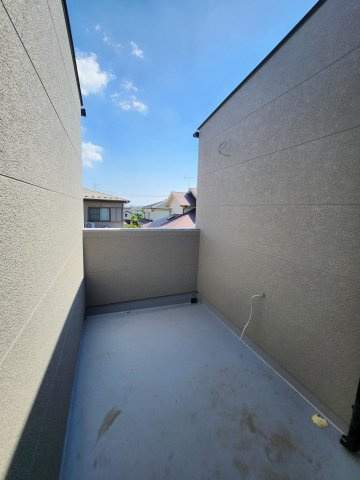 【バルコニー】 | グランドエスカイヤー二宮１丁目　３号地 | 日当りの良いバルコニーで洗濯物もすぐに乾きそうです！！